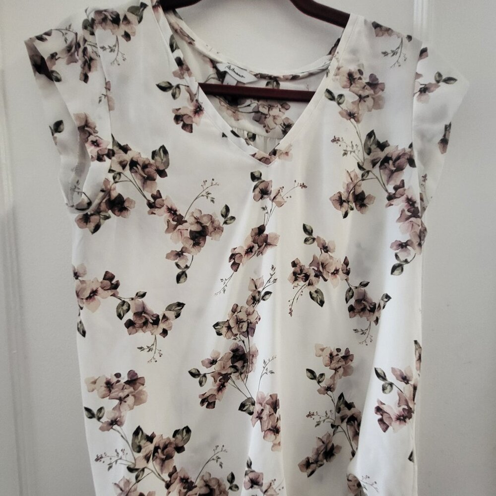 Reitmans Signature Floral V-Neck Blouse - White & Pink - Size Small